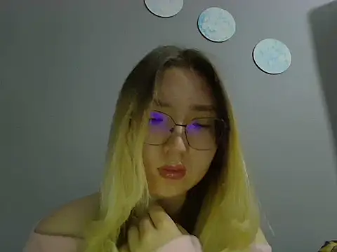 Snapshot of Vinoriaki chatting on July 2, 2026, 9:21 pm Vinoriaki online show from July 2, 2026, 9:21 pm