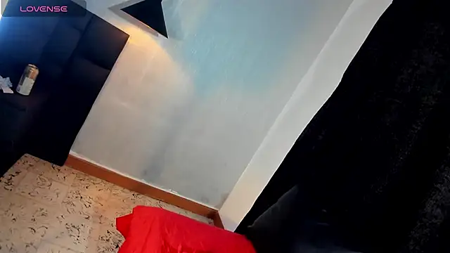 love amor  online show from April 21, 2026, 10:34 pm