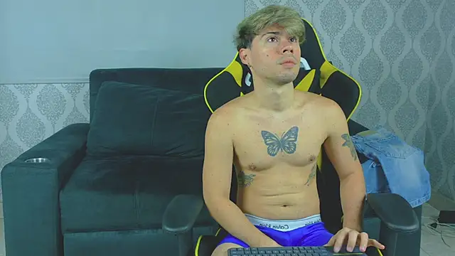 Snapshot of Twinfire_zeus chatting on July 27, 2026, 7:15 am Twinfire zeus online show from July 27, 2026, 7:15 am
