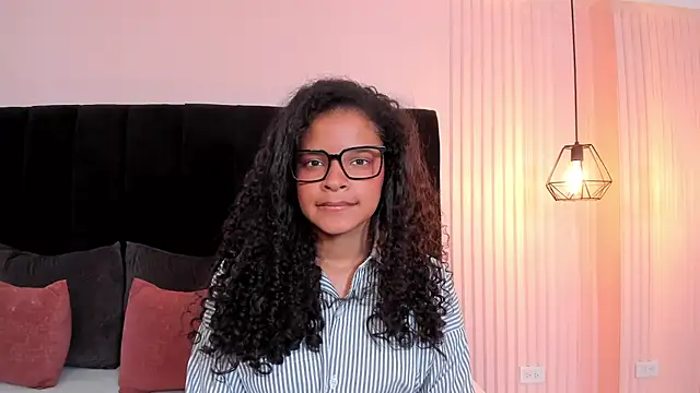 Snapshot of estefa_rose chatting on July 6, 2026, 4:20 pm estefa rose online show from July 6, 2026, 4:20 pm