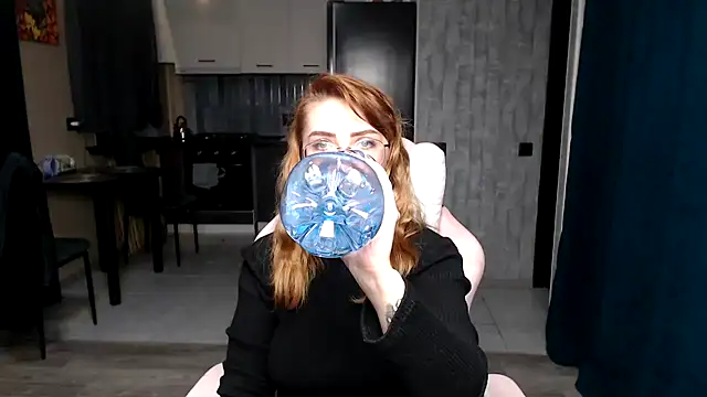 Reginasmilee online show from November 18, 2025, 1:55 am