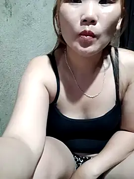 Snapshot of Emma-18h chatting on June 28, 2026, 2:01 pm Emma-18h online show from June 28, 2026, 2:01 pm