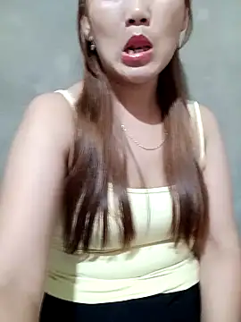 Snapshot of Emma-18h chatting on July 2, 2026, 11:22 pm Emma-18h online show from July 2, 2026, 11:22 pm
