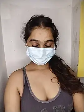 Snapshot of nikita-cam chatting on July 6, 2026, 5:37 pm nikita-cam online show from July 6, 2026, 5:37 pm