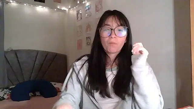 Snapshot of Zui_Luh chatting on July 16, 2026, 2:39 am Zui Luh online show from July 16, 2026, 2:39 am