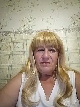 Snapshot of EmmaSwan555 chatting on July 7, 2026, 10:14 pm EmmaSwan555 online show from July 7, 2026, 10:14 pm