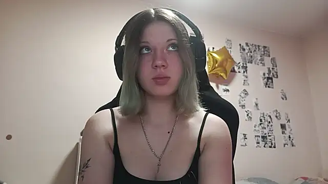 ViolettaCatechini online show from June 26, 2026, 9:57 am