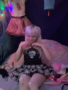 Snapshot of LilyMintyx chatting on July 6, 2026, 10:23 pm LilyMintyx online show from July 6, 2026, 10:23 pm