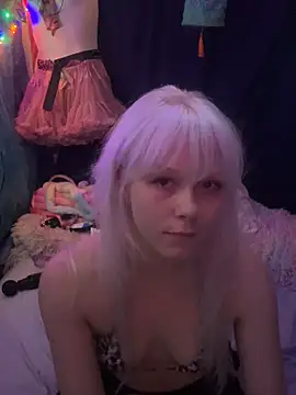 Snapshot of LilyMintyx chatting on July 8, 2026, 10:03 pm LilyMintyx online show from July 8, 2026, 10:03 pm