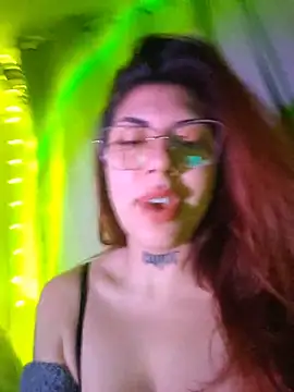 Snapshot of Amyvelvett chatting on August 8, 2026, 12:57 am Amyvelvett online show from August 8, 2026, 12:57 am
