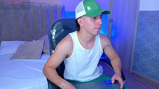CamiloSanz  online show from June 30, 2026, 7:59 pm