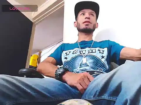 Snapshot of WOLFMONSTERDICK chatting on July 10, 2026, 8:33 pm WOLFMONSTERDICK online show from July 10, 2026, 8:33 pm