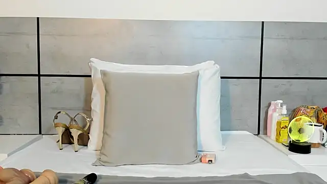 susanthomass online show from June 27, 2026, 7:19 pm