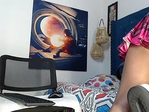 Hotchantal1 online show from June 30, 2026, 1:56 pm