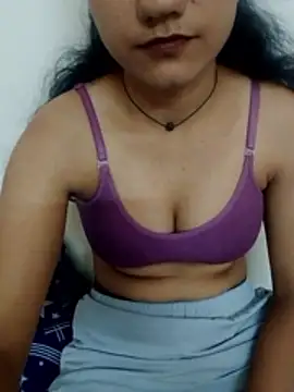 Snapshot of sizzling_annu_ chatting on July 1, 2026, 1:13 pm sizzling annu online show from July 1, 2026, 1:13 pm