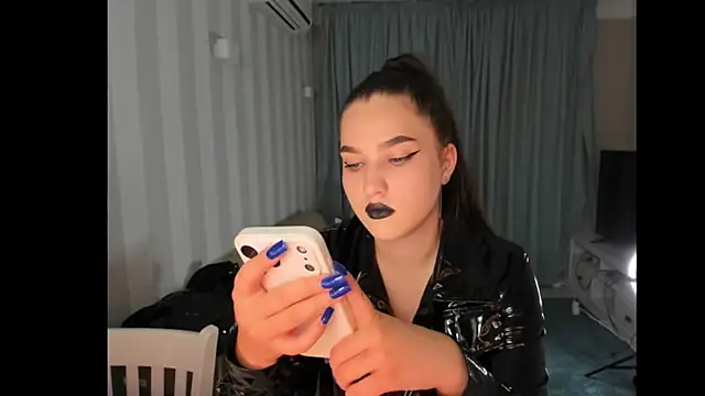 Snapshot of LatexDominatrix chatting on July 7, 2026, 6:34 pm LatexDominatrix online show from July 7, 2026, 6:34 pm