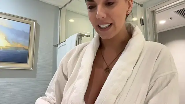 Snapshot of VistaWife_ chatting on July 8, 2026, 9:03 am VistaWife online show from July 8, 2026, 9:03 am