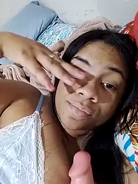 Snapshot of LynnaGG chatting on July 19, 2026, 6:28 am LynnaGG online show from July 19, 2026, 6:28 am