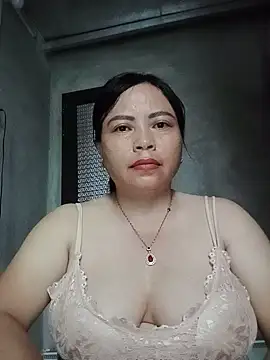 Snapshot of Lee_bee1 chatting on July 5, 2026, 6:31 am Lee bee1 online show from July 5, 2026, 6:31 am