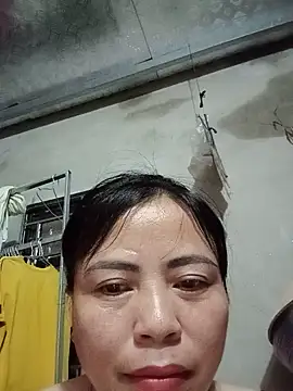 Snapshot of Lee_bee1 chatting on July 6, 2026, 3:03 pm Lee bee1 online show from July 6, 2026, 3:03 pm