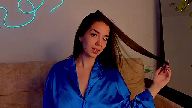 Snapshot of MollyGilberg chatting on July 15, 2026, 6:18 am MollyGilberg online show from July 15, 2026, 6:18 am