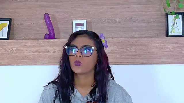Snapshot of MikaellaFoxx chatting on August 6, 2026, 3:41 am MikaellaFoxx online show from August 6, 2026, 3:41 am