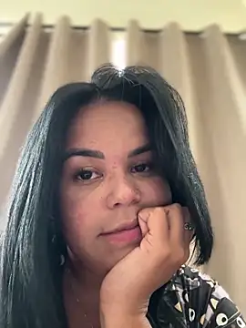 AliceStarshine online show from November 18, 2025, 3:49 pm