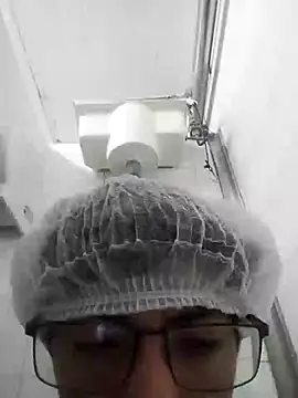 Snapshot of Burrrooo chatting on July 9, 2026, 8:35 pm Burrrooo online show from July 9, 2026, 8:35 pm