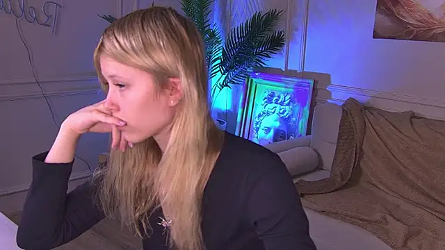 Snapshot of LanayaVerne chatting on July 12, 2026, 9:55 am LanayaVerne online show from July 12, 2026, 9:55 am