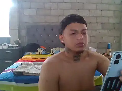 Snapshot of Geampi33 chatting on July 6, 2026, 7:27 pm Geampi33 online show from July 6, 2026, 7:27 pm