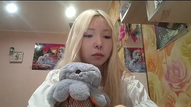 Snapshot of MelanieReyner chatting on July 11, 2026, 12:19 pm MelanieReyner online show from July 11, 2026, 12:19 pm