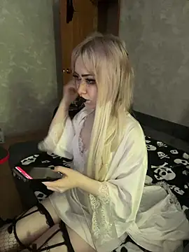 Snapshot of Sindy-Lou chatting on July 10, 2026, 10:29 am Sindy-Lou online show from July 10, 2026, 10:29 am
