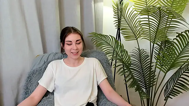 Snapshot of LauraleeSadiq chatting on July 10, 2026, 8:07 am LauraleeSadiq online show from July 10, 2026, 8:07 am