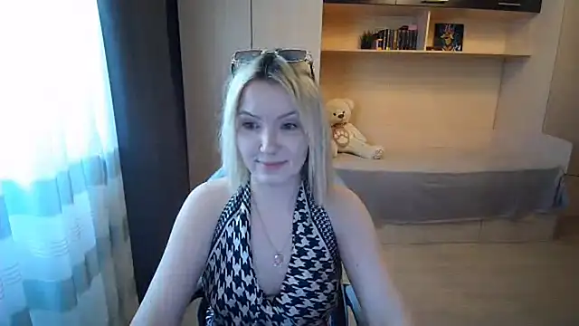 ElsyGven online show from July 10, 2026, 1:03 pm