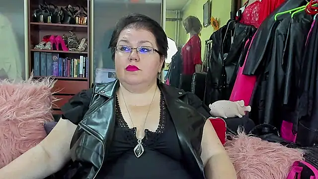 KaryQueen online show from March 14, 2025, 4:40 pm