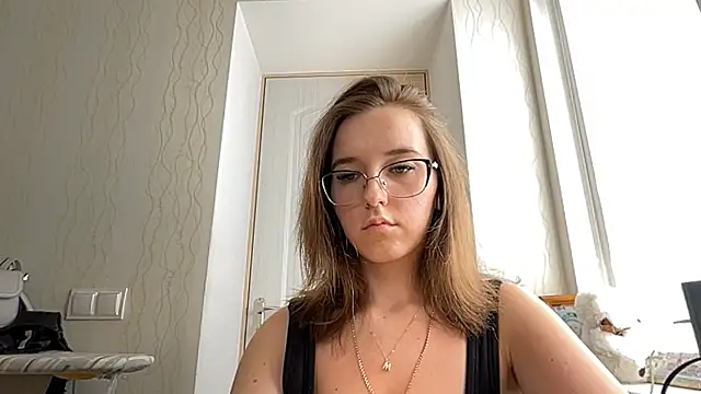 Snapshot of Mia_labs chatting on July 10, 2026, 8:18 am Mia labs online show from July 10, 2026, 8:18 am