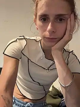 Snapshot of Luisawilliam chatting on July 16, 2026, 10:38 pm Luisawilliam online show from July 16, 2026, 10:38 pm