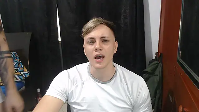Snapshot of kike_energy chatting on July 2, 2026, 9:54 pm kike energy online show from July 2, 2026, 9:54 pm
