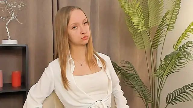 Snapshot of PearleChristopher chatting on July 14, 2026, 3:40 pm PearleChristopher online show from July 14, 2026, 3:40 pm