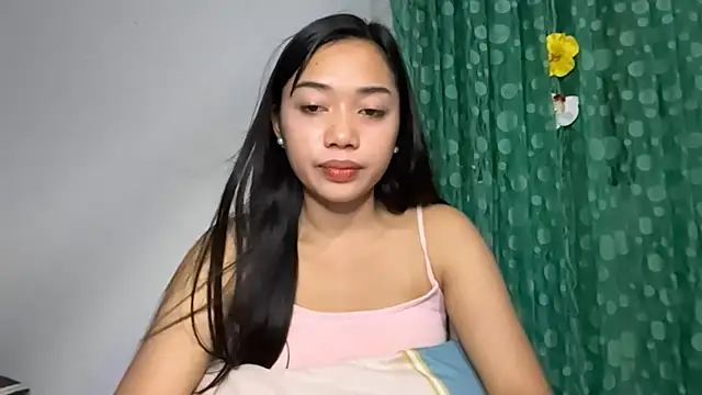 MickieCostlow online show from July 16, 2026, 9:48 am