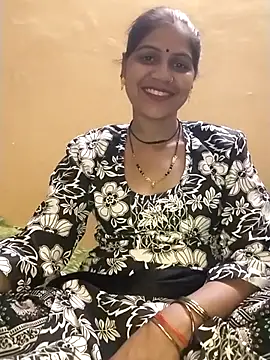 Snapshot of simran_bby chatting on July 15, 2026, 8:52 am simran bby online show from July 15, 2026, 8:52 am