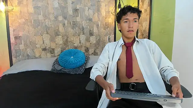 Snapshot of alex_santoss chatting on July 16, 2026, 11:05 am alex santoss online show from July 16, 2026, 11:05 am