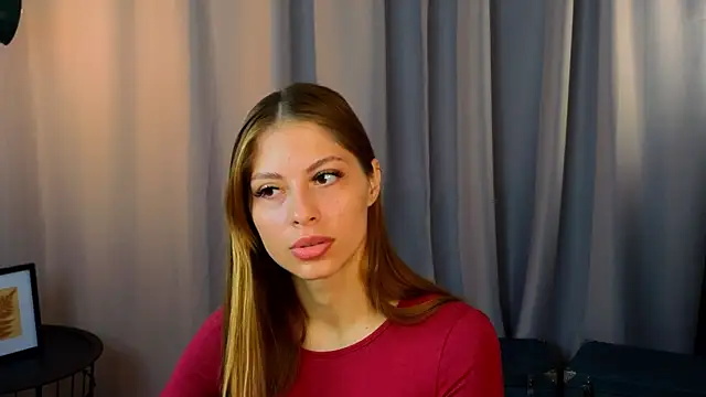 Snapshot of EmiliaLeuze chatting on July 15, 2026, 3:45 am EmiliaLeuze online show from July 15, 2026, 3:45 am