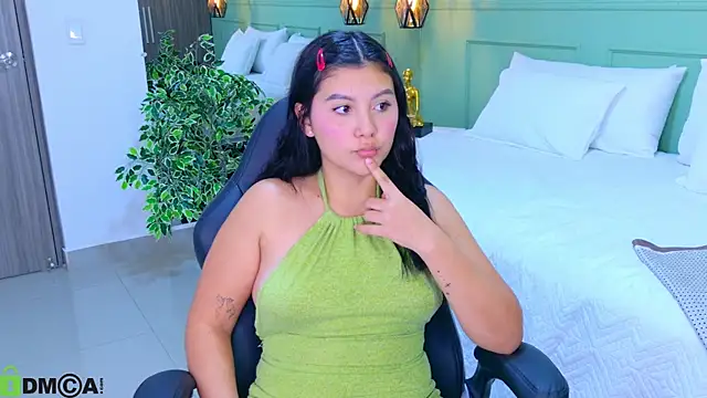 Snapshot of EMILIIA__LUXE__ chatting on July 14, 2026, 7:41 pm EMILIIA LUXE online show from July 14, 2026, 7:41 pm