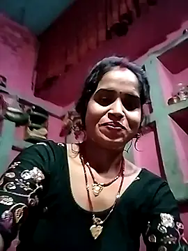Snapshot of Simran_Love143 chatting on July 17, 2026, 4:01 pm Simran Love143 online show from July 17, 2026, 4:01 pm