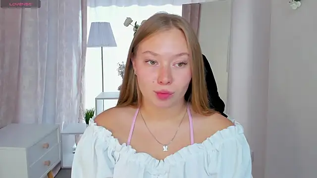 Snapshot of Coraline_Clark chatting on July 20, 2026, 9:56 am Coraline Clark online show from July 20, 2026, 9:56 am