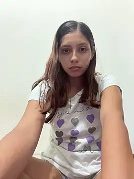 fabiola8397 online show from August 7, 2026, 11:29 pm