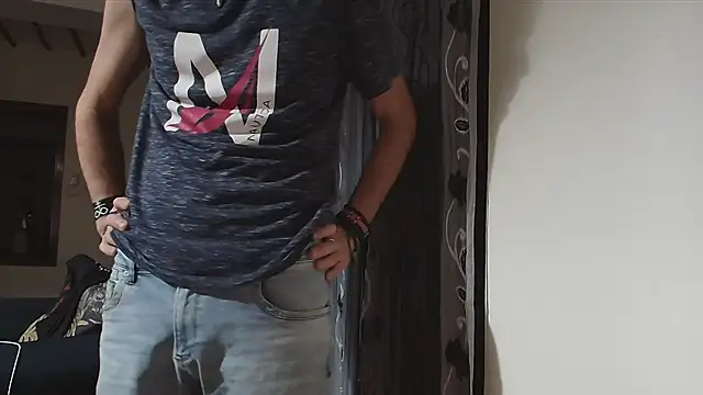 momba772 online show from August 3, 2026, 6:33 pm
