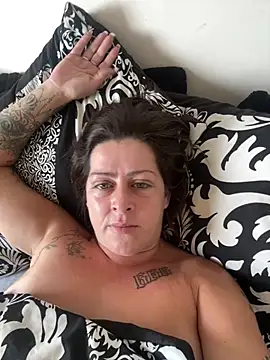 Snapshot of tattooed_milf chatting on July 26, 2026, 8:43 am tattooed milf online show from July 26, 2026, 8:43 am