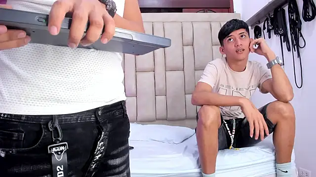 hotguyvictor online show from July 28, 2026, 1:10 pm